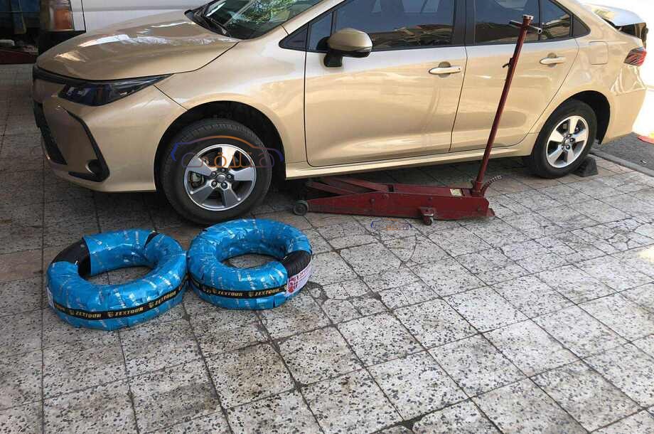 Corolla Toyota ذهبي