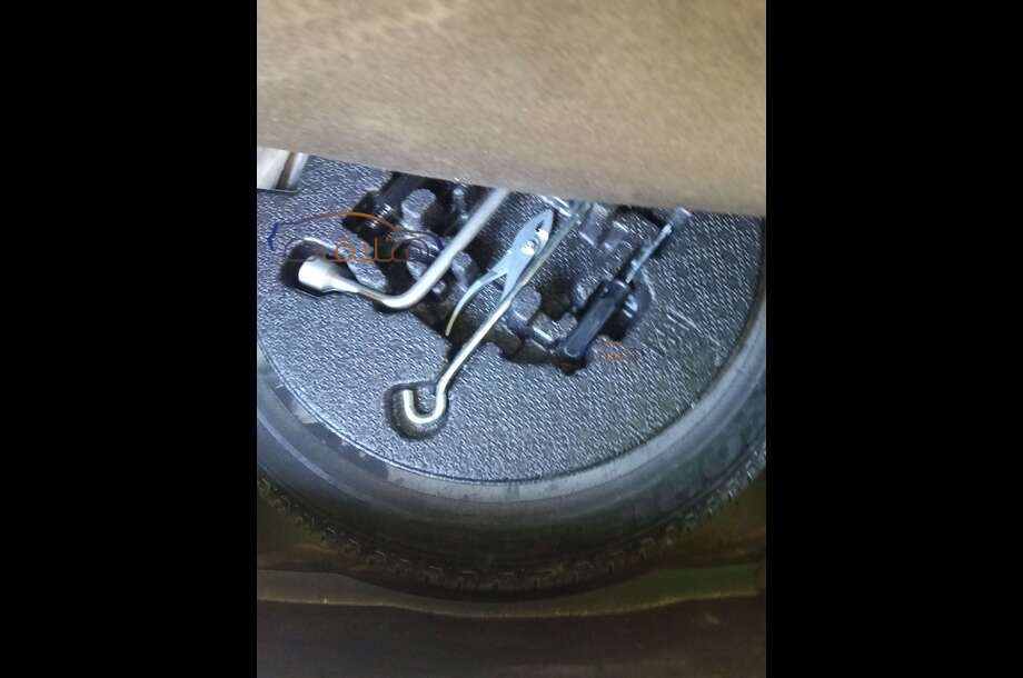 Corolla Toyota ذهبي