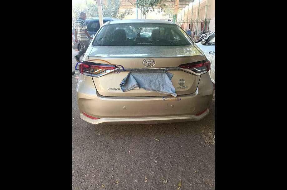 Corolla Toyota ذهبي