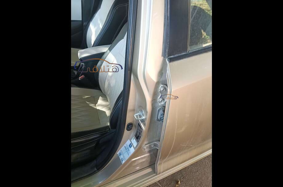 Corolla Toyota ذهبي