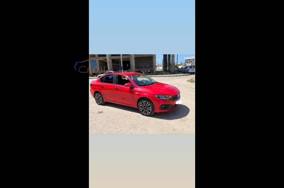 Tipo Fiat احمر