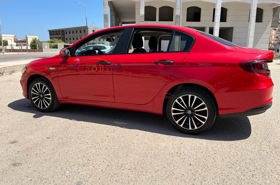 Tipo Fiat احمر