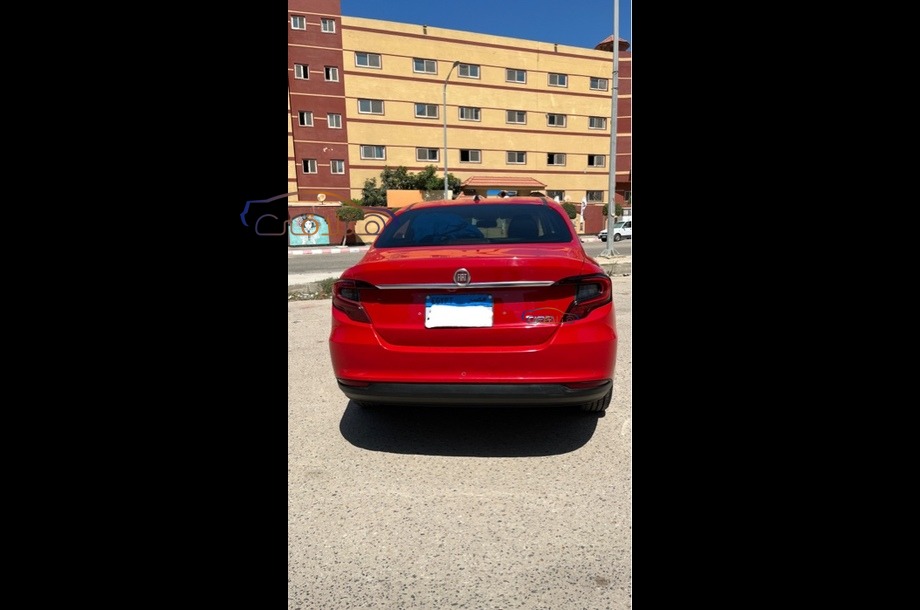 Tipo Fiat احمر