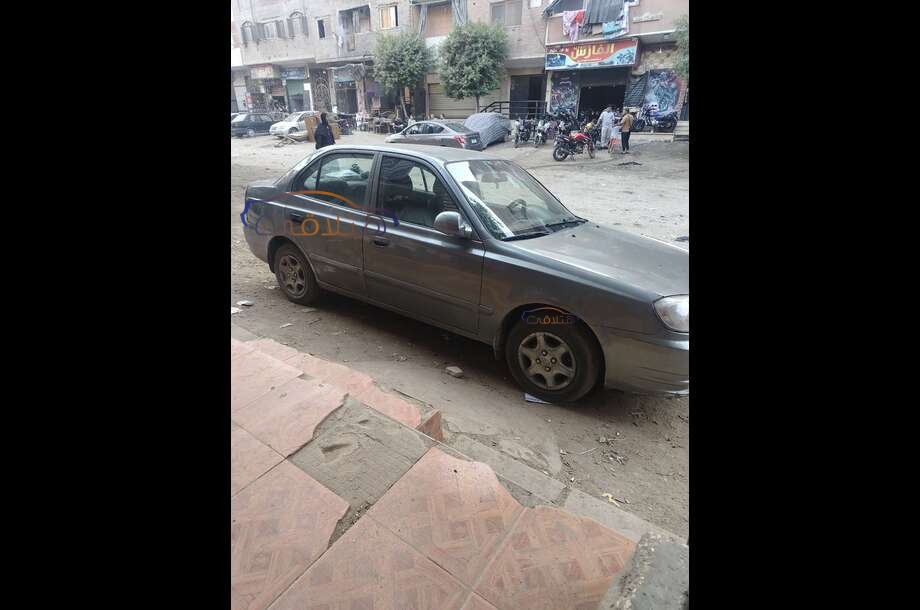 Verna Hyundai فضي