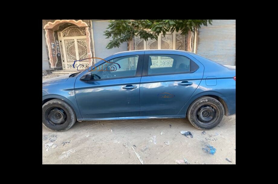 301 Peugeot الأزرق الداكن