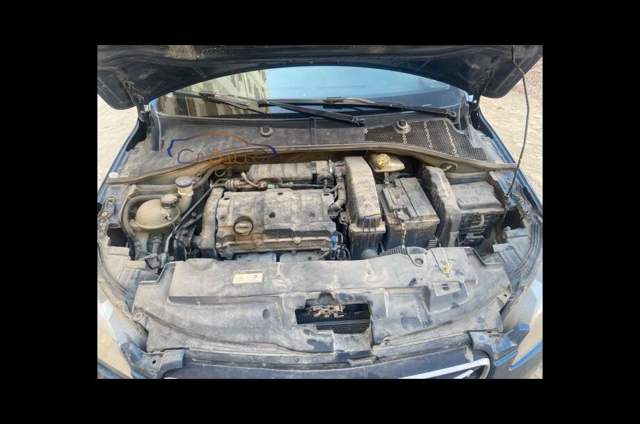 301 Peugeot الأزرق الداكن