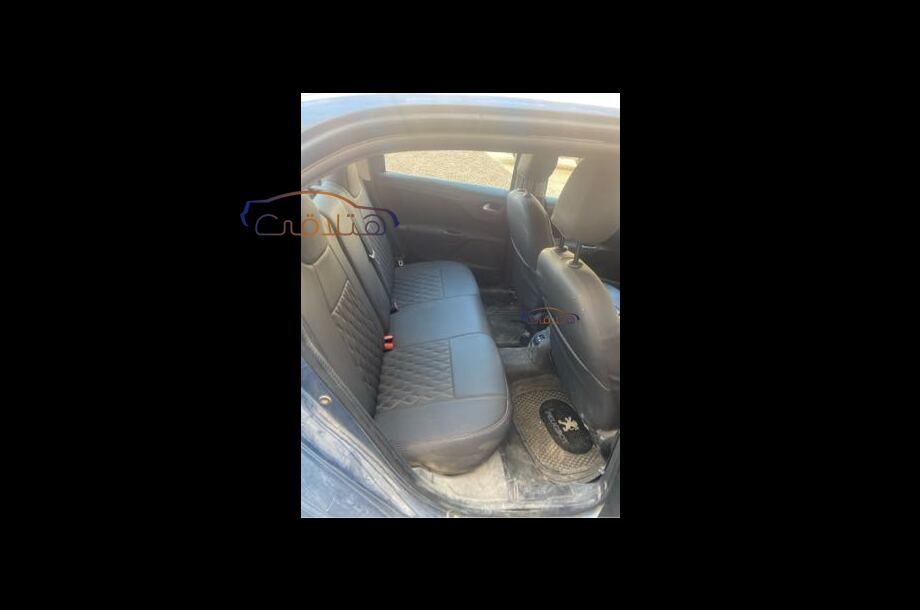 301 Peugeot الأزرق الداكن