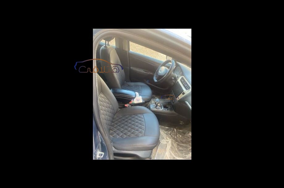 301 Peugeot الأزرق الداكن