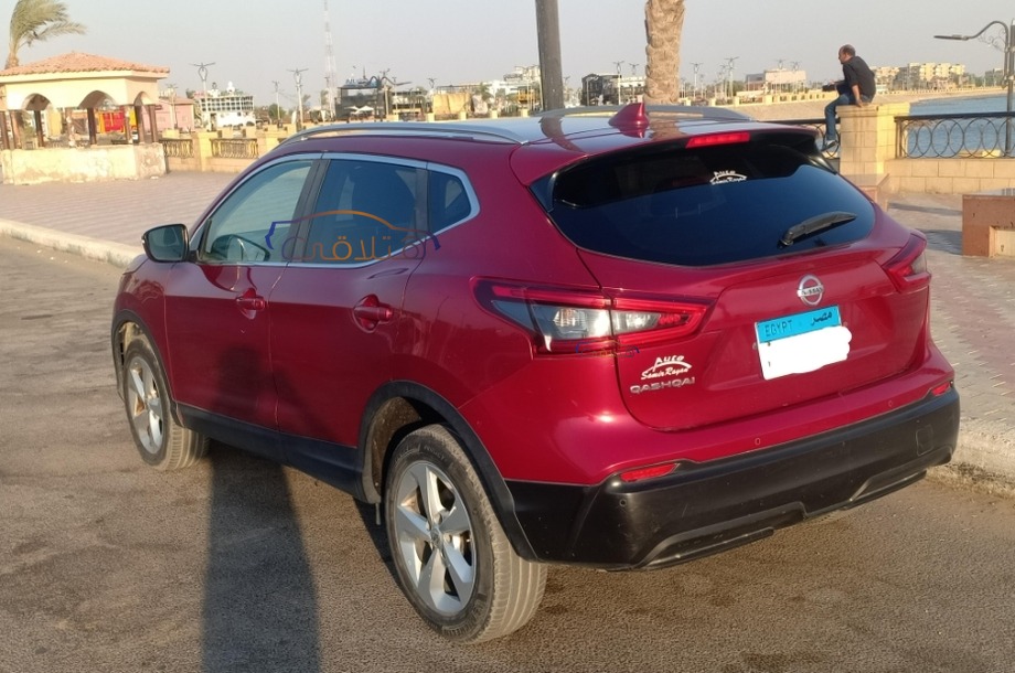 Qashqai Nissan احمر