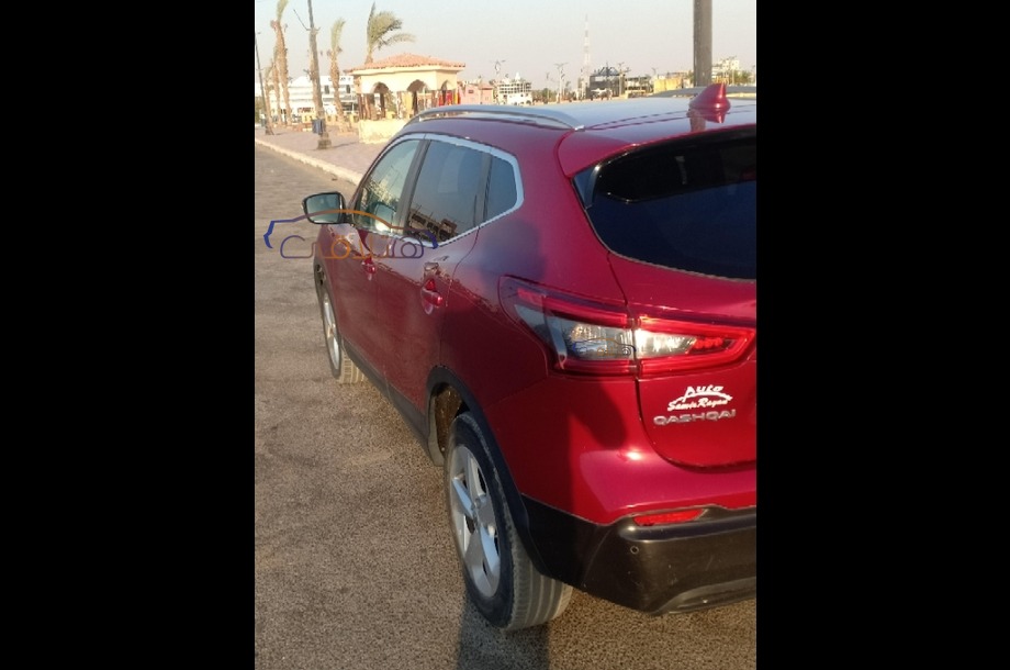 Qashqai Nissan احمر