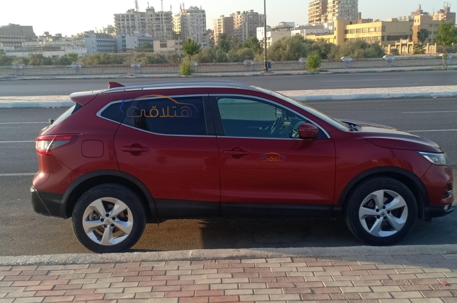 Qashqai Nissan احمر