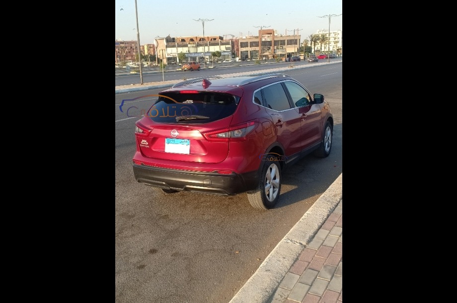 Qashqai Nissan احمر