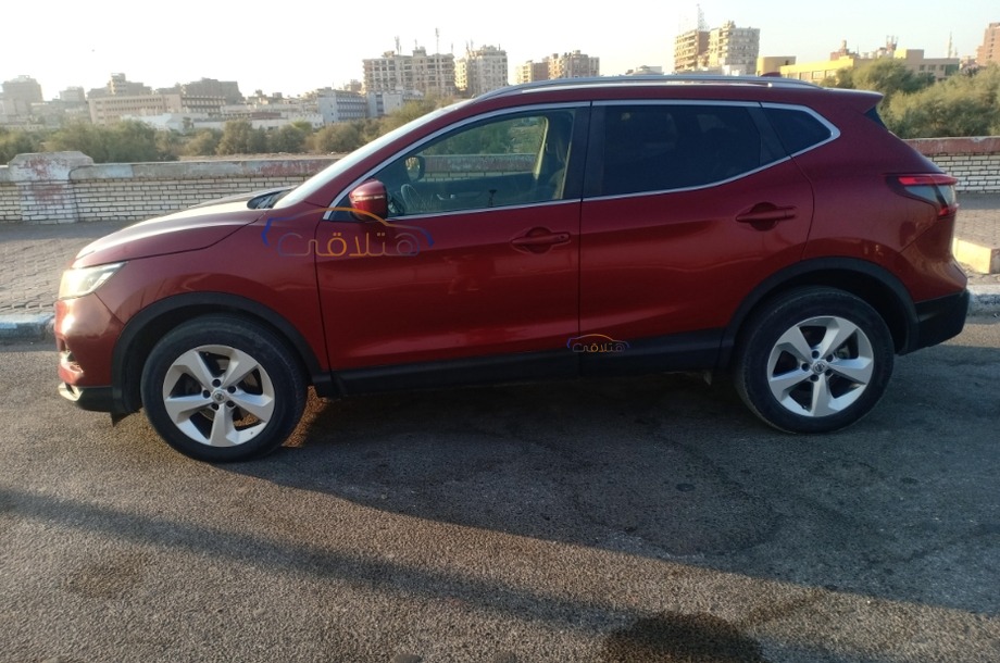 Qashqai Nissan احمر