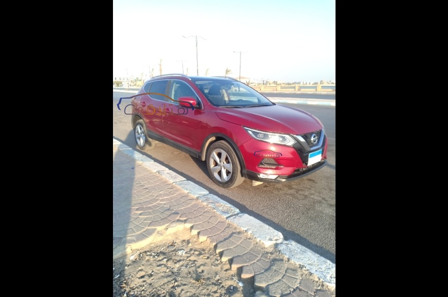 Qashqai Nissan احمر