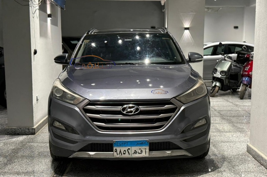 Tucson Hyundai Dark grey