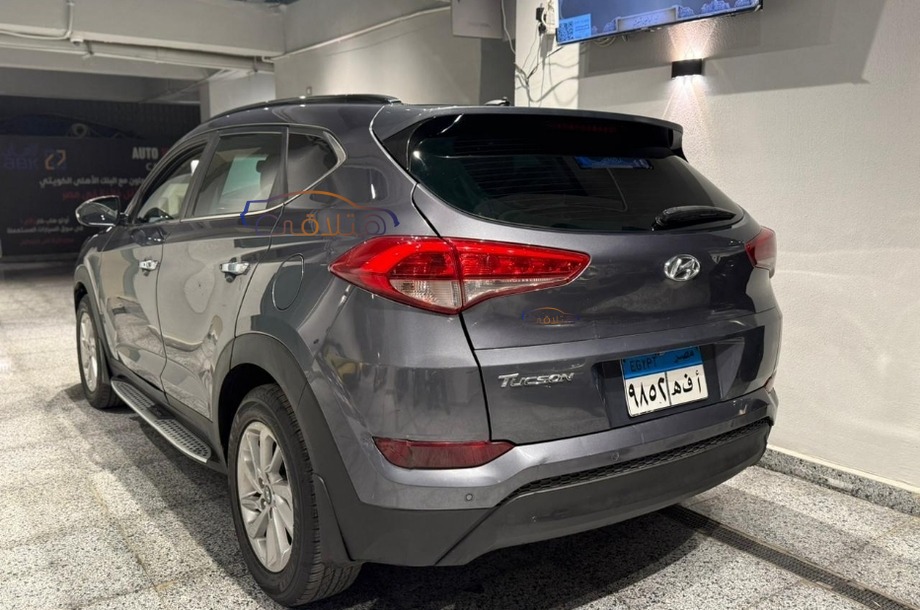 Tucson Hyundai Dark grey