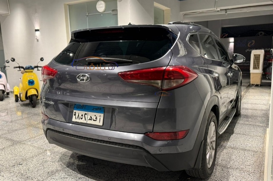 Tucson Hyundai Dark grey