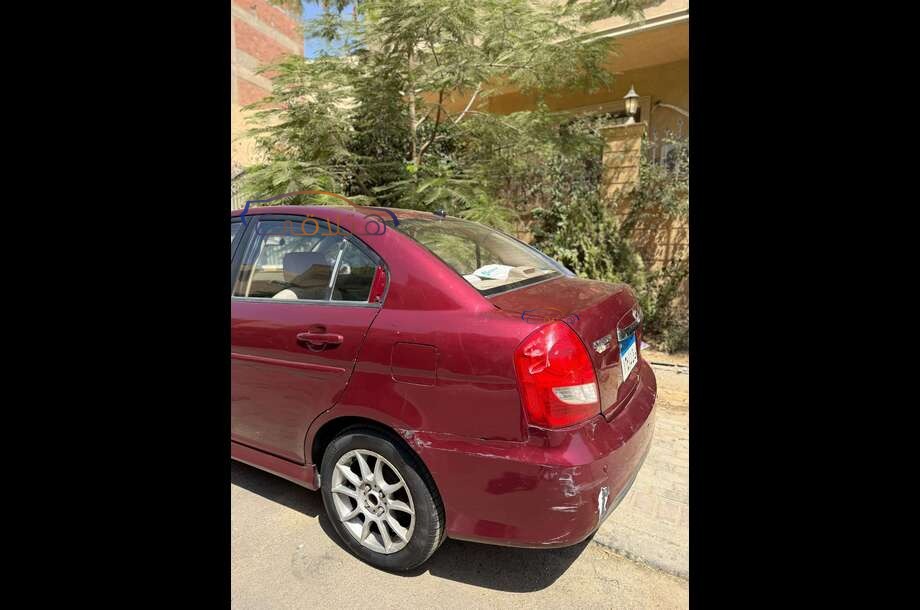 Accent Hyundai احمر غامق