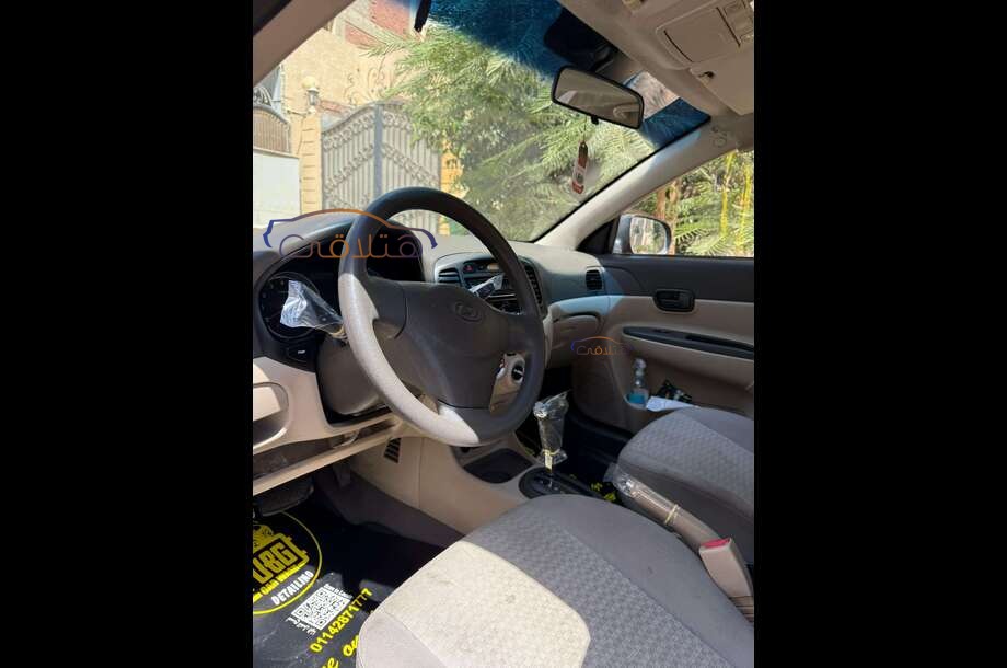 Accent Hyundai احمر غامق