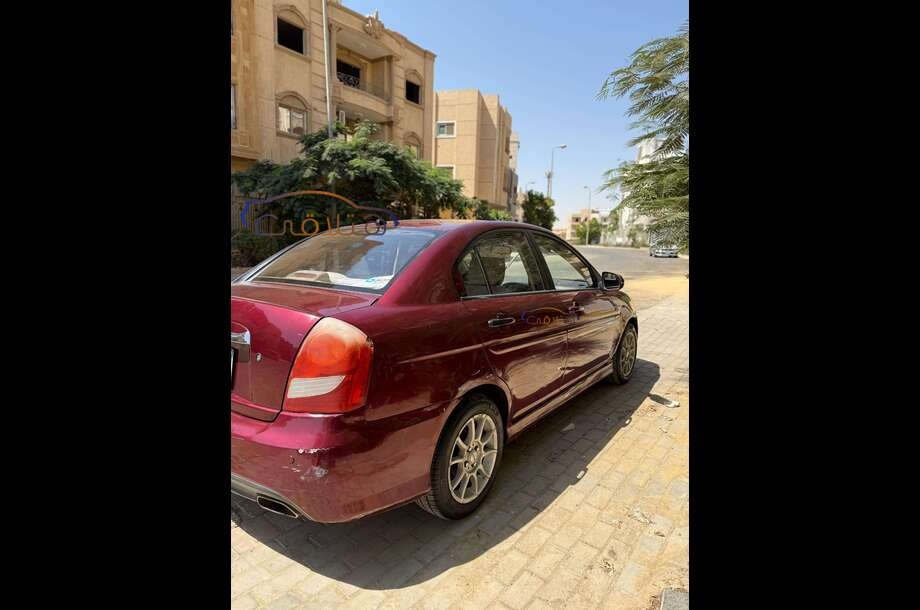 Accent Hyundai احمر غامق