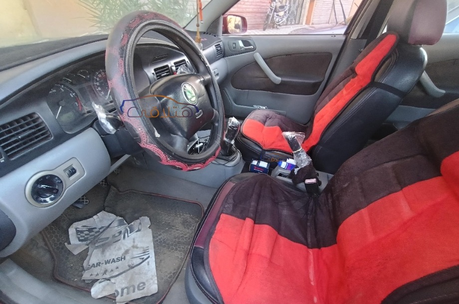 Octavia A4 Skoda احمر غامق