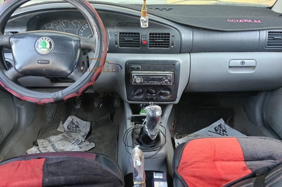 Octavia A4 Skoda احمر غامق