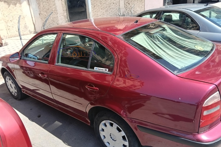 Octavia A4 Skoda احمر غامق