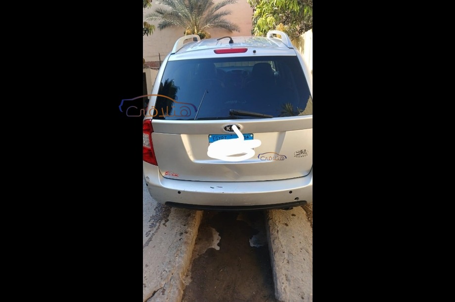Carens Kia فضي