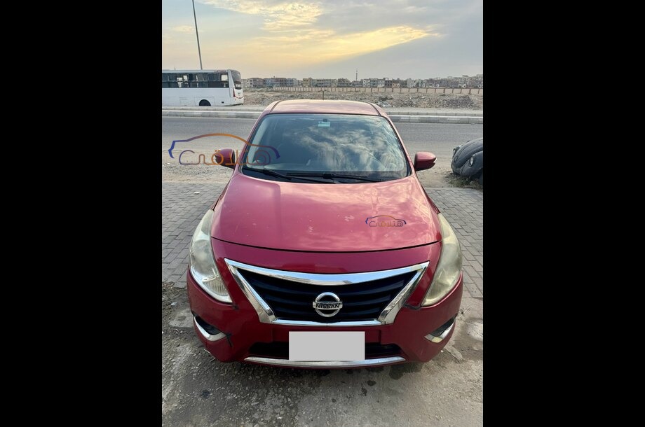 Sunny Nissan احمر