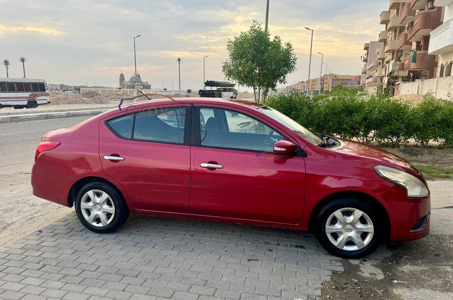 Sunny Nissan احمر