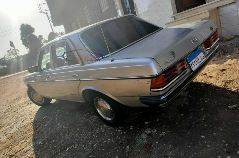 200 Mercedes Silver