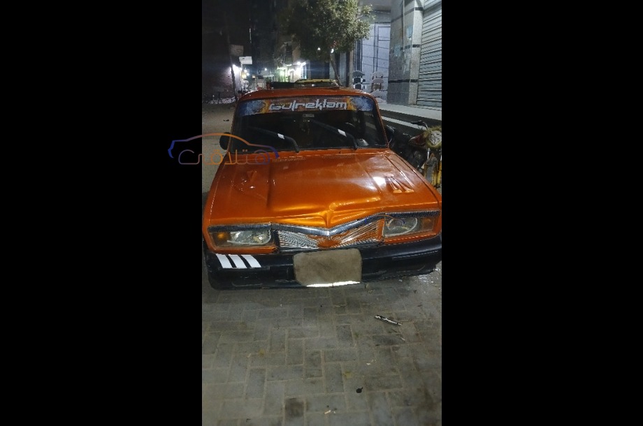 2105 Lada احمر