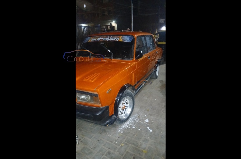 2105 Lada احمر
