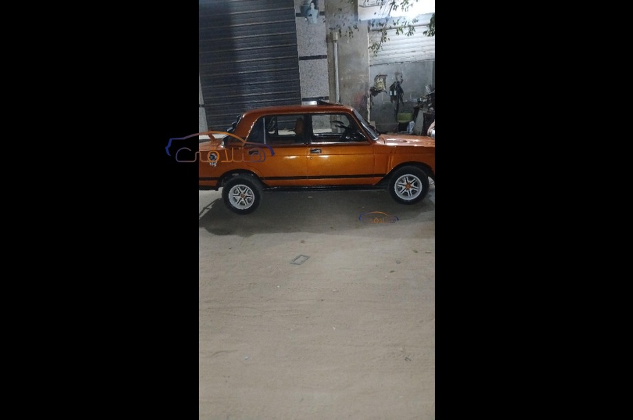 2105 Lada احمر