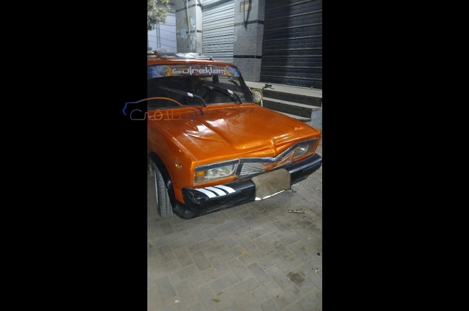 2105 Lada احمر