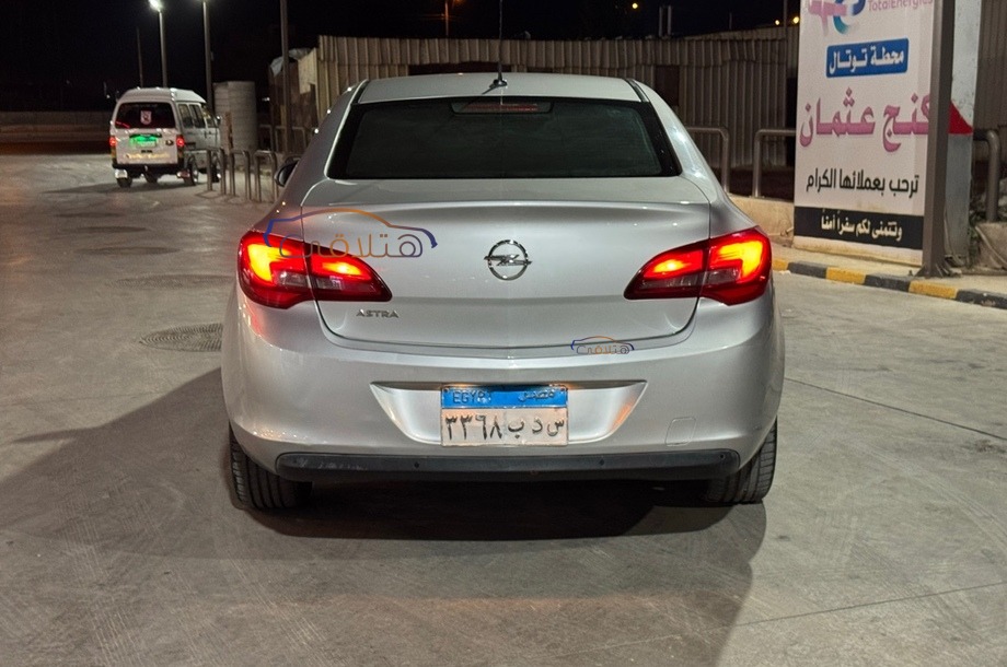 Astra Opel فضي