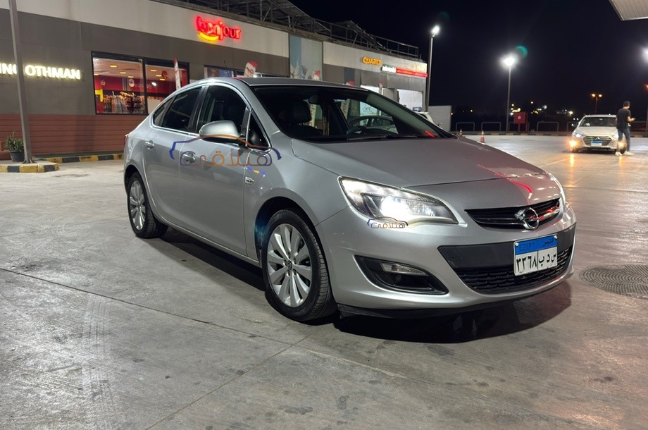 Astra Opel فضي