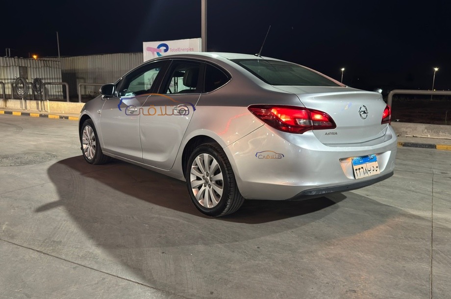 Astra Opel فضي