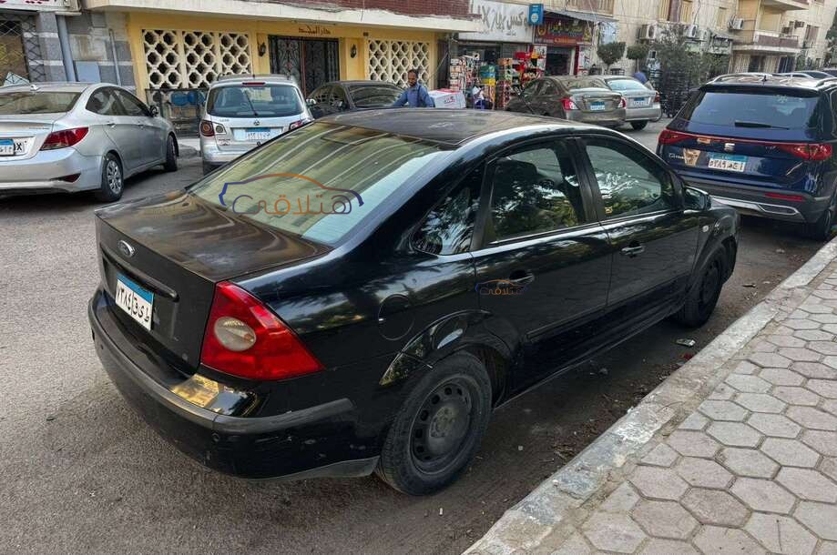 Focus Ford أسود