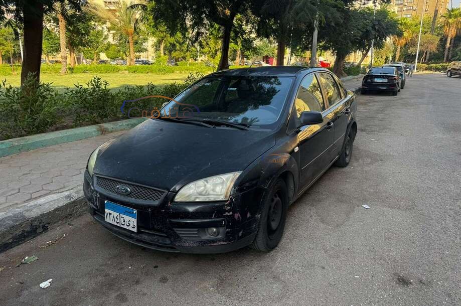 Focus Ford أسود