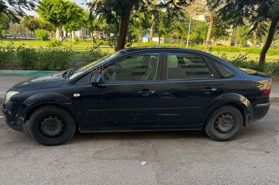 Focus Ford أسود