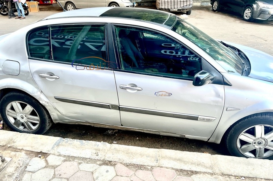Megane Renault فضي