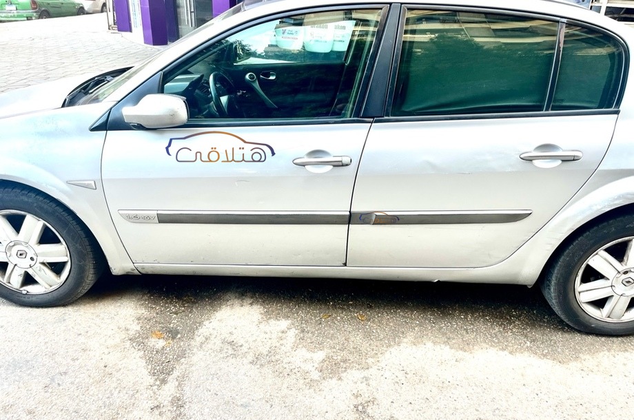 Megane Renault فضي