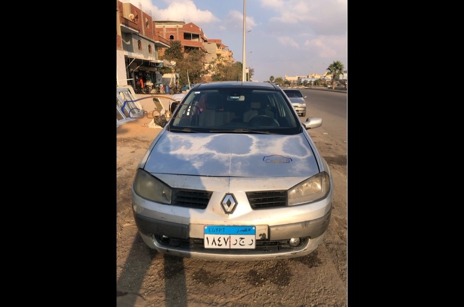 Megane Renault فضي