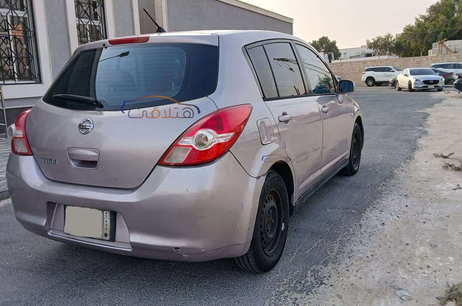 Tiida Nissan Silver