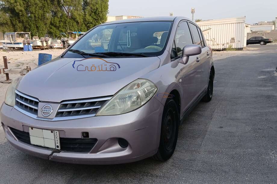 Tiida Nissan Silver