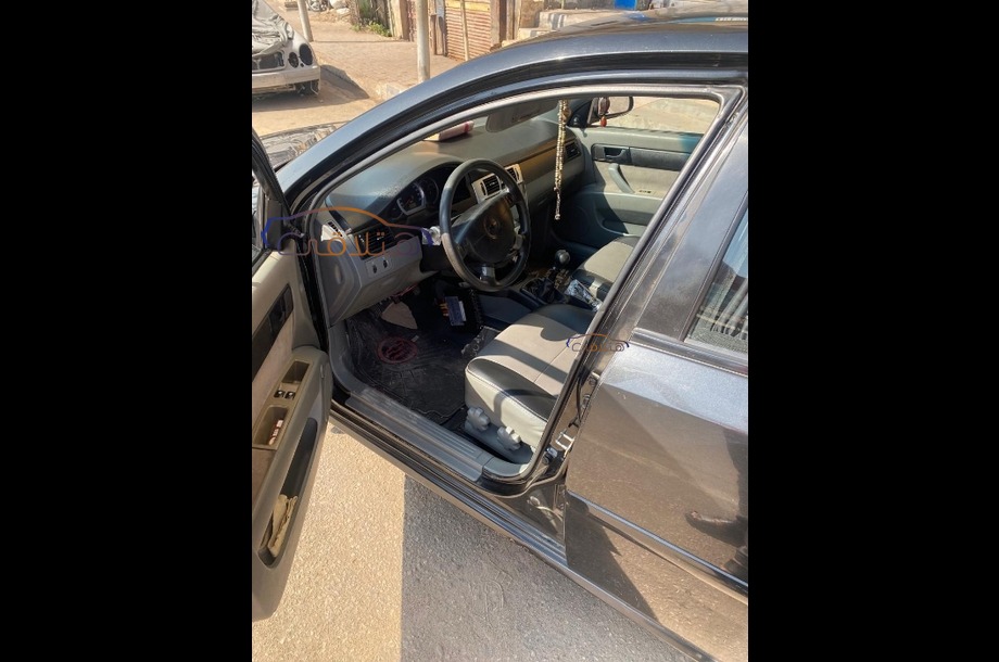 Optra Chevrolet أسود