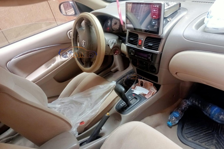 Sunny Nissan أسود