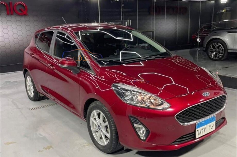 Fiesta Ford احمر