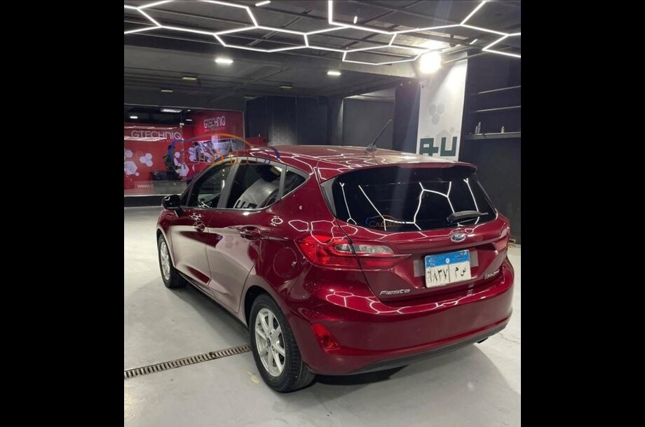 Fiesta Ford احمر